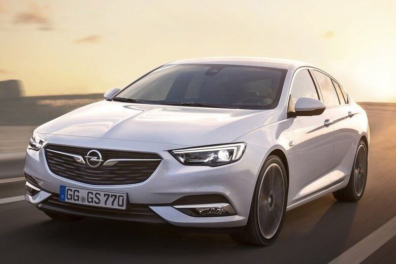 A GM revelou o Insignia Grand Sport, a segunda geração do sucessor do Chevrolet Vectra. A nova geração foi desenvolvida como um modelo global e fará sua estreia no Salão de Genebra, em março de 2017, com quatro marcas distintas: Opel, Vauxhall, Buick e Holden, e três nomes diferentes: Insignia Grand Sport, Regal e Commodore. Veja

