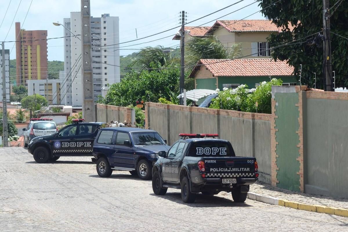 Seis tiros foram disparados no apartamento nesta sexta-feira