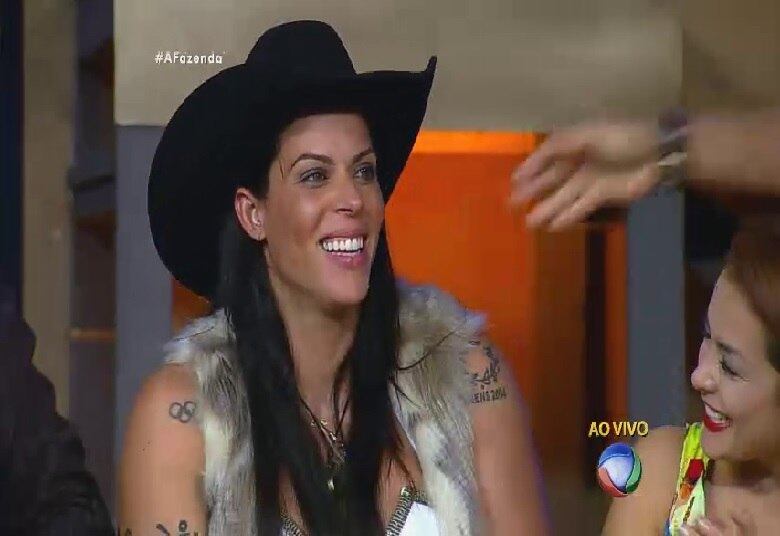 Rebeca Gusmão não conseguia conter o sorriso por ter sido a escolhida a concorrer ao prêmio extra de R$20 mil
+ JP Mantovani diz o que achou sobre Luka acordar Douglas no dia do ofurô: "Uma dose de trairol"
+ Começou a lavagem de roupa suja de A Fazenda 8, veja as primeiras respostas de Douglas e Minerato
+ Veja fotos dos bastidores da grande final de A Fazenda 8
+ Veja as expressões de Ana Paula Minerato, vice-campeã de A Fazenda 8
+ Douglas Sampaio é o campeão de A Fazenda 8. Relembre a participação do vencedor
+ Ana Paula Minerato é vice-campeã de A Fazenda 8. Veja como foi a participação da peoa no reality show
+ Luka Ribeiro é o terceiro colocado de A Fazenda. Relembre a trajetória do ator
+ “Tem participante que vai colher frutos muito ruins aqui fora”, crava JP Mantovani
+ Douglas leva tapa na cara de Mara Maravilha, cai no choro e afirma: "Ela não merece um pingo de respeito"