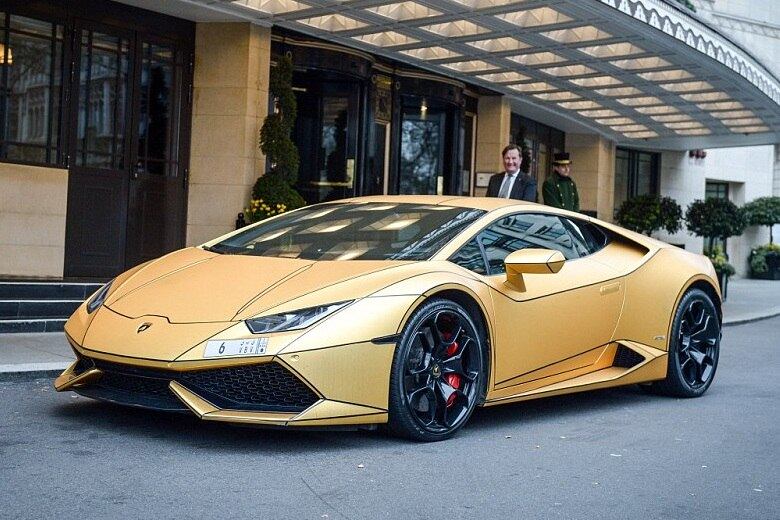 Por isso, eles banharam a ouro seus já exclusivos carros, como Bentley Flying Spur, um Mercedes-Benz G63 AMG 6X6, um Lamborghini Aventador SV e um Rolls-Royce Phantom Cupê