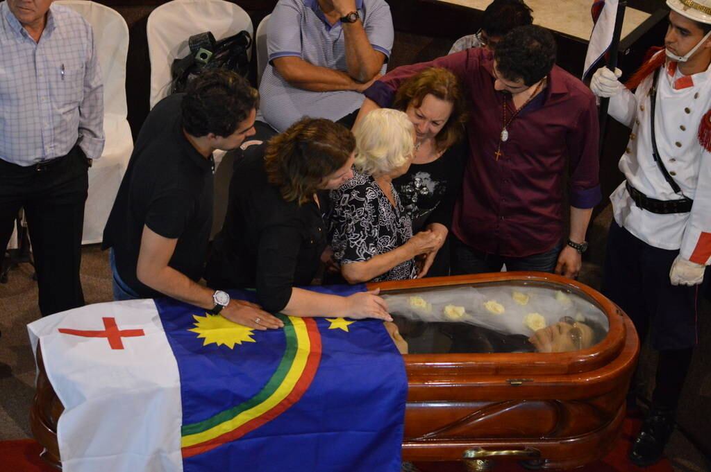O governador de Pernambuco, Eduardo Campos, decretou luto oficial de três dias no Estado pela morte do cantor