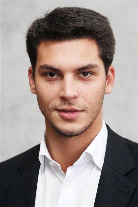 Assim como o pai, Marcello, que tem 27 anos, se envolveu com política. Ele é o atual presidente nacional da juventude do PSDB