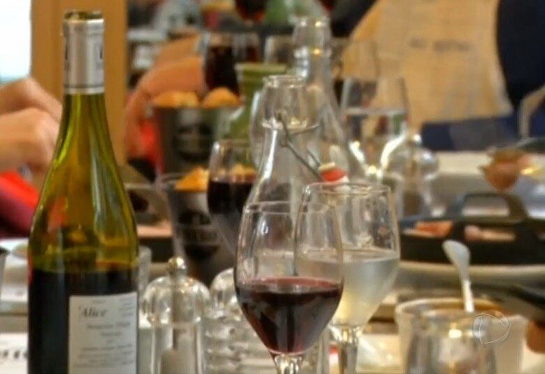 Nem mesmo o limite imaginário entre beber socialmente e abusar da bebida pode evitar os prejuízos. “Não há consumo de álcool seguro, há sempre um risco”, diz Vladimir Bosniak, da OMS

