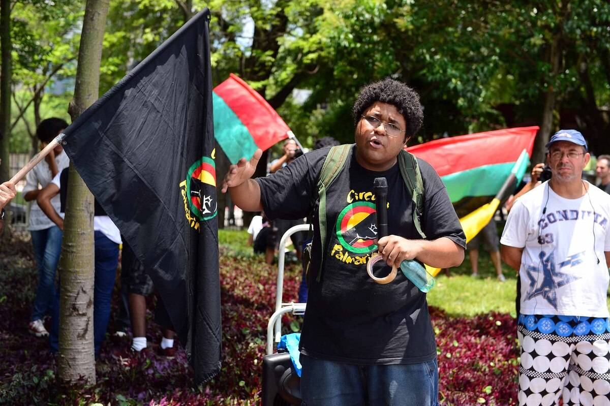 Joselício Júnior, o Juninho tem 28 anos e é jornalista, apesar de não exercer a profissão. Ele é um dos representantes do Círculo Palmarino, uma corrente nacional do movimento negro, criada em março de 2006, em Vitória (ES). Para ele, o "rolezinho" é uma "expressão do que é a sociedade brasileira, ou seja, uma sociedade que prega o consumo".

— O "rolezinho" começou sem objetivo nenhum, apenas jovens querendo se divertir, mas expressou uma forte conotação política.  