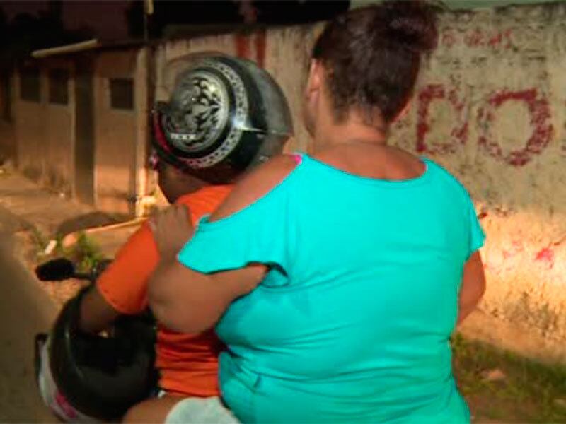 Cansada
das agressões, ela pegou um mototáxi para prestar queixa na delegacia mais
próxima. A mulher reclama da falta de celeridade da Justiça, uma vez que essa
não é a primeira vez que ela faz a denúncia.

—
Acho que é a quarta vez e não resolve nada. Essa (agressão) foi a pior. Ninguém
vem atrás dele