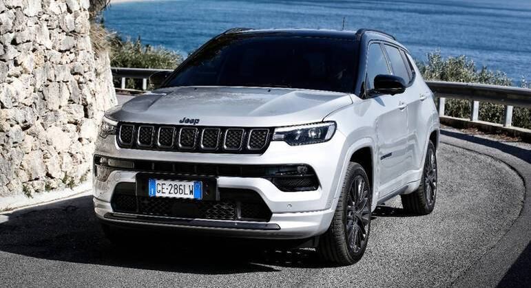 Compass lidera a categoria de SUVs médios com 4.727 unidades compradas