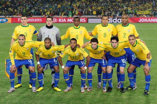 A seleção brasileira de 2010 não deixou muitos jogadores como legado. Com exceção de Julio César, Thiago Silva, Maicon, Dani Alves e Ramires, os atletas que compunham o elenco da última Copa não vão ter a chance de defender o Brasil neste ano. Você sabe em qual time estes jogadores estão atualmente? Se lembra em qual clube atuavam no Mundial passado? Então, confira