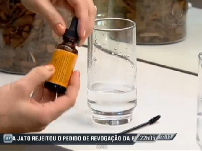 

Mas, o que Babi não dispensa mesmo é o extrato de uma erva
peruana, a maca. Ela é muito utilizada como estimulante sexual e para acabar
com a tensão pré-menstrual

