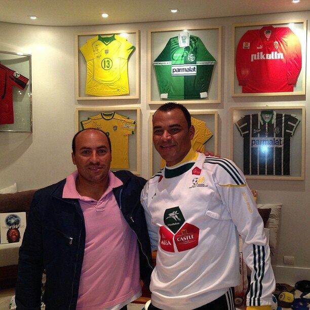 Outro grande parceiro de Aílton é o capitão do pentacampeonato, Cafu. Em suas redes sociais, o ex-jogador do Corinthians já postou várias fotos ao lado do amigo, a quem chama apenas pelo nome de batismo, Marcos