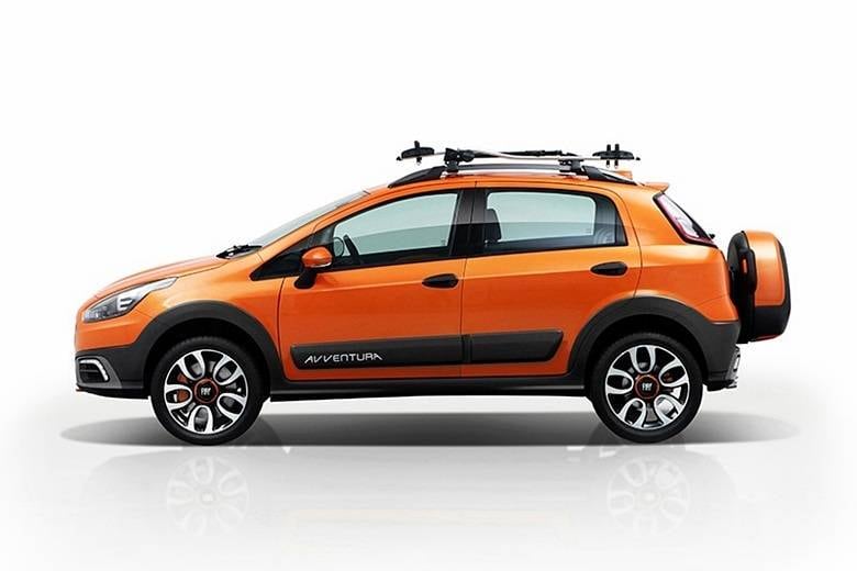 Além de a versão lameira ser inédita para o Punto, a Fiat redesenhou a dianteira do hatch e fixou o estepe na tampa traseira, seguindo a receita do Volkswagen CrossFox, que não possui um rival com estepe atrás

Saiba tudo sobre carros! Acesse R7.com/carros