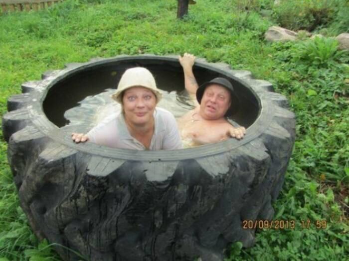 A Rússia é insuperável quando se trata de fotos malucas na internet. Só tem coisa bizarra e divertida e a gente separou as imagens mais WTF para você.

Que tal dar uma refrescada num pneu? Será que existe dengue por lá?