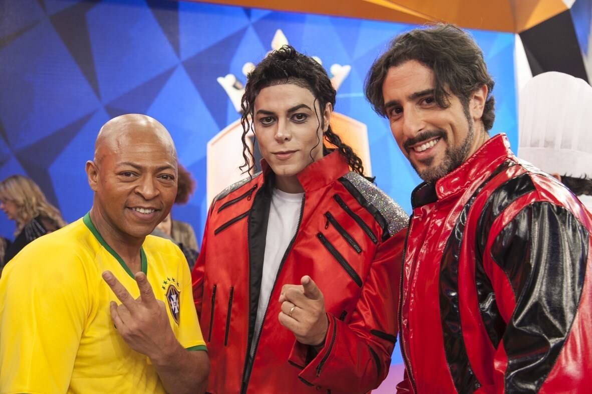 

“Cause this is thriller/ Thriller night/ And no one's gonna save you/ From the
beast about to strike,” Sim, esteve versos são familiares! O Legendários chega com tudo no sábado (29) em clima de
Thriller, um dos maiores hits do Rei do Pop!

