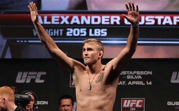 Adversário mais difícil da carreira do fenômeno Jon Jones até o momento, Alexander Gustafsson por pouco não tomou o cinturão dos meio-pesados (93 kg) americano quando se enfrentaram em 2013. O sueco teria sua revanche para setembro deste ano, mas uma lesão tirou a possibilidade e ele foi substituído por Daniel Cormier