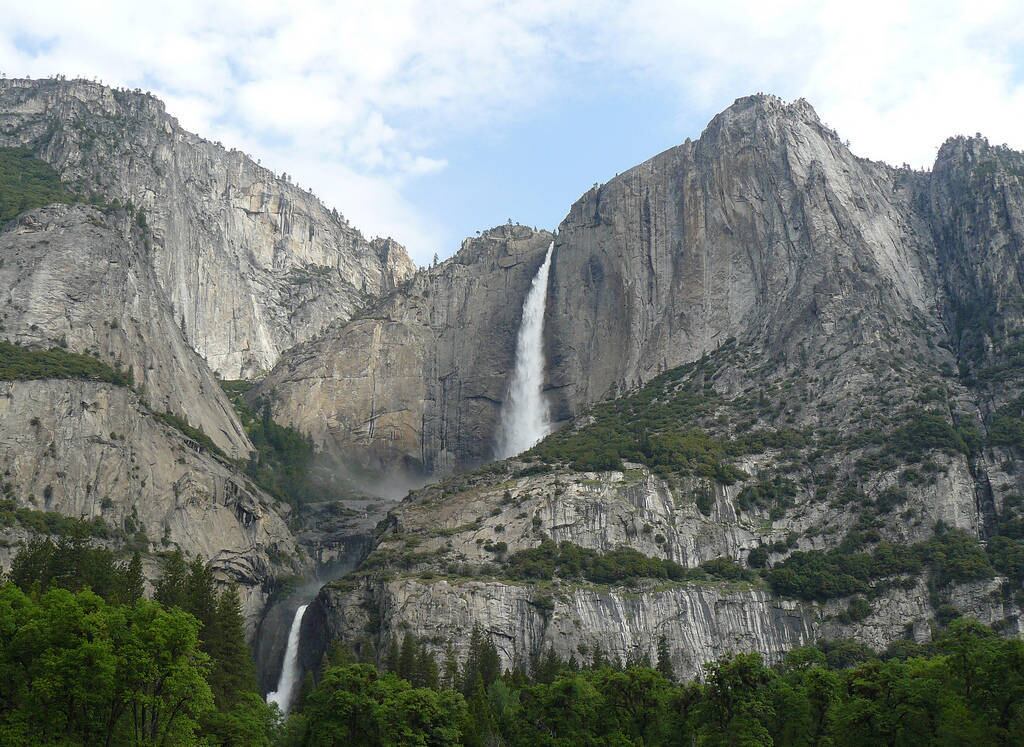 Upper Yosemite Falls, na Califórnia, Estados Unidos, também é considerada uma das cachoeiras mais incríveis do planeta