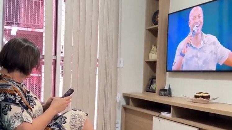 "Eu vi o Thiaguinho como se fosse meu filho. Naquele momento, eu fiz o que minha mãe faria, eu fui ensinada assim", contou Isabel e afirmou que sua família sempre teve o costume de oferecer ajuda as pessoas. 