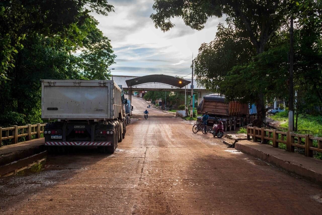 Mais recentemente, um
caso em especial chamou a atenção das autoridades: uma família haitiana chegou
à La Paz vinda do Brasil, todos com sintomas da covid-19