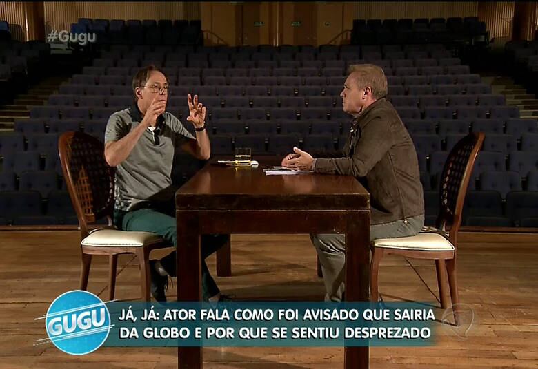 E revela o que gostava de fazer com o salário.
— Eu gostava de ter um carrinho novo, uma roupinha boa, comprar um relógio bacana, poder ir pra Europa de primeira classe... Eu gostava de tudo isso! Quem sabe eu possa continuar a ter, de outra maneira...