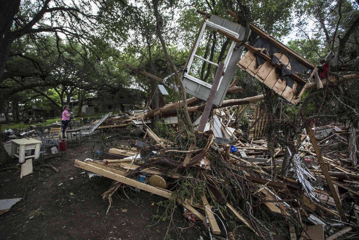 Destroços de casa destruída por tempestade no Texas