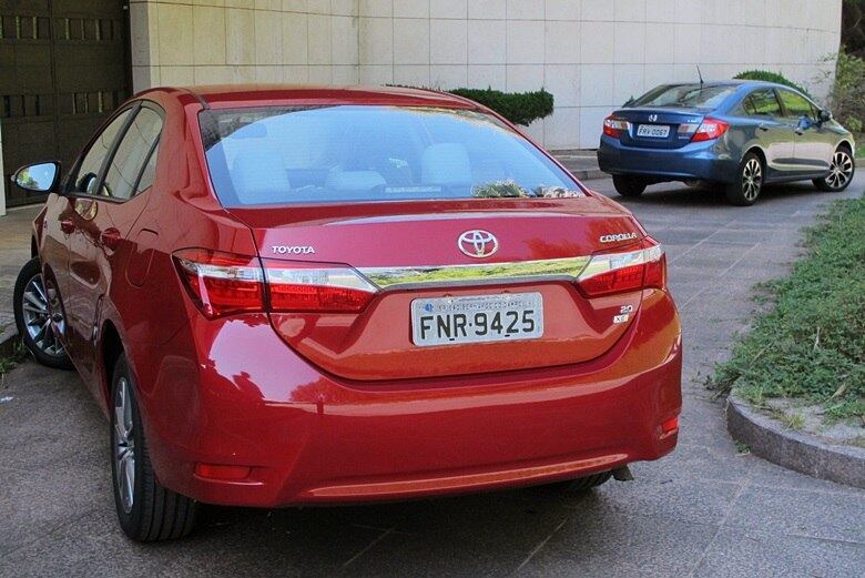 Honda Civic x Toyota Corolla

Saiba tudo sobre carros! Acesse www.r7.com/carros