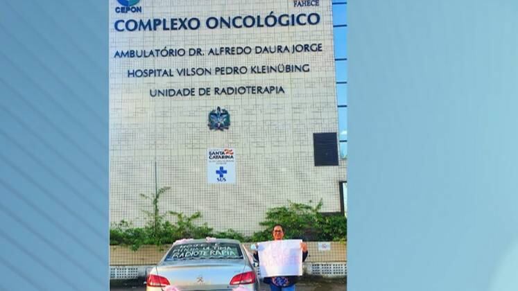 A filha e o genro de Claudir que decoraram o carro e foram buscá-la. Nesse momento, diversos carros buzinavam para ela e Jean resolveu gravar este momento