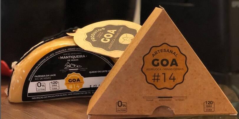 •
Goa moderado
Queijo zero lactose, com aproximadamente 120 dias de maturação,
o que deixa o sabor um pouco mais marcante. Ele já foi premiado no
Mondial du Fromage. O tipo é produzido em Aiuruoca, na região da
Serra da Mantiqueira, no sul de Minas Gerais, a 416 km de Belo
Horizonte.