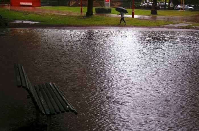 Os meteorologistas apontam que toda a chuva esperada para o mês em Sydney caiu em apenas duas horas. Onze pessoas foram resgatadas de veículos ilhados e um homem morreu em um acidente de carro, de acordo com as autoridades

Leia também: Excesso de cangurus nas ruas vira problema na capital da Austrália
