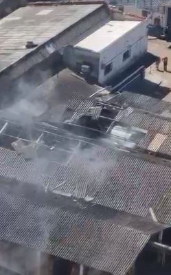 Teto da fábrica cedeu