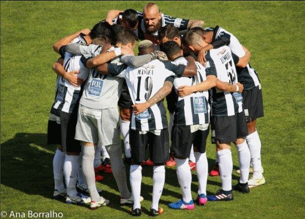 Assim, de um clube com um
público médio de 3 mil pessoas e mais de cem anos de histórias sem títulos, o
Portimonense começou a registrar a venda de jogadores para grandes times e com
valores milionários. De acordo com a publicação, esses jogadores jamais atuaram
por essas equipes