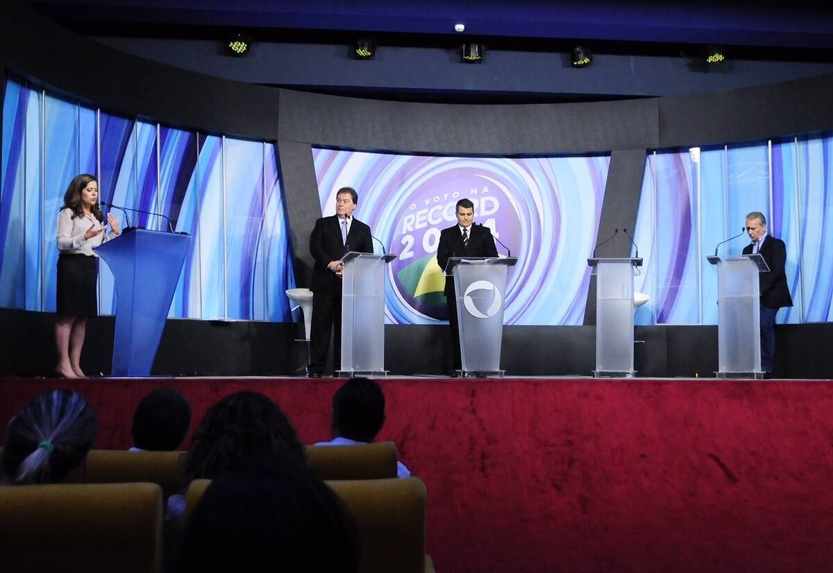 A editora-executiva do R7 DF, Mariana Londres, também fez uma pergunta aos candidatos