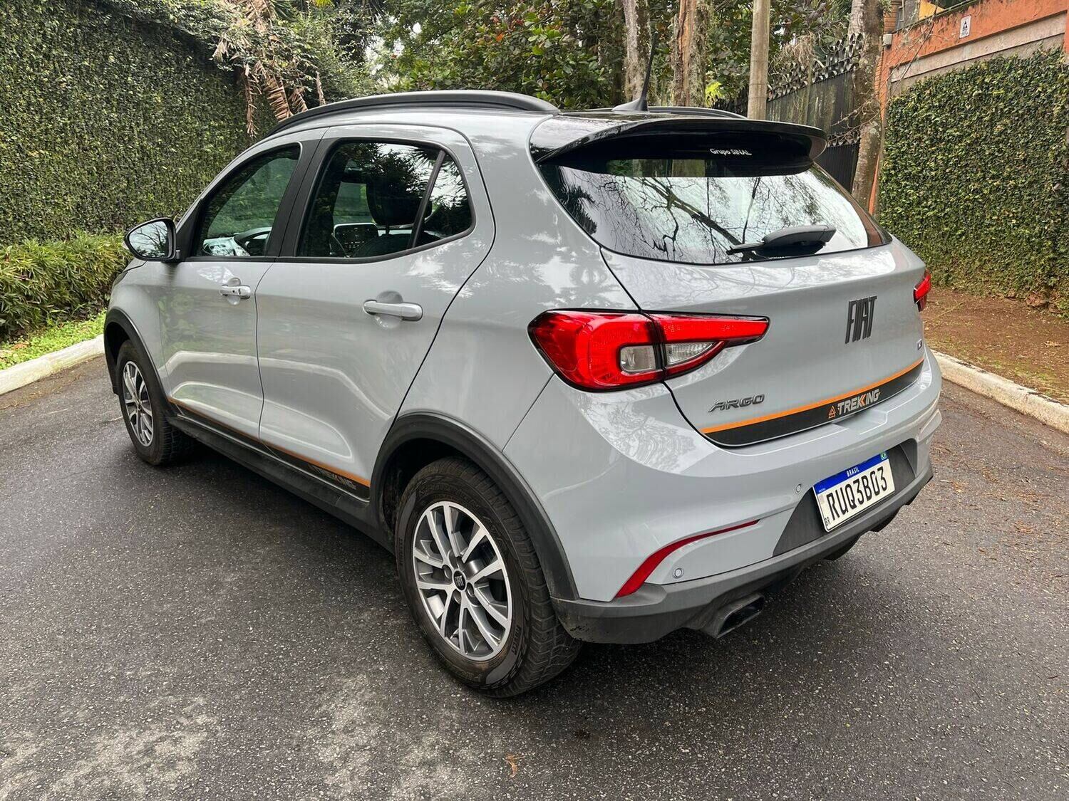 Rodas de 15 polegadas têm pneus Pirelli Scorpion ATR