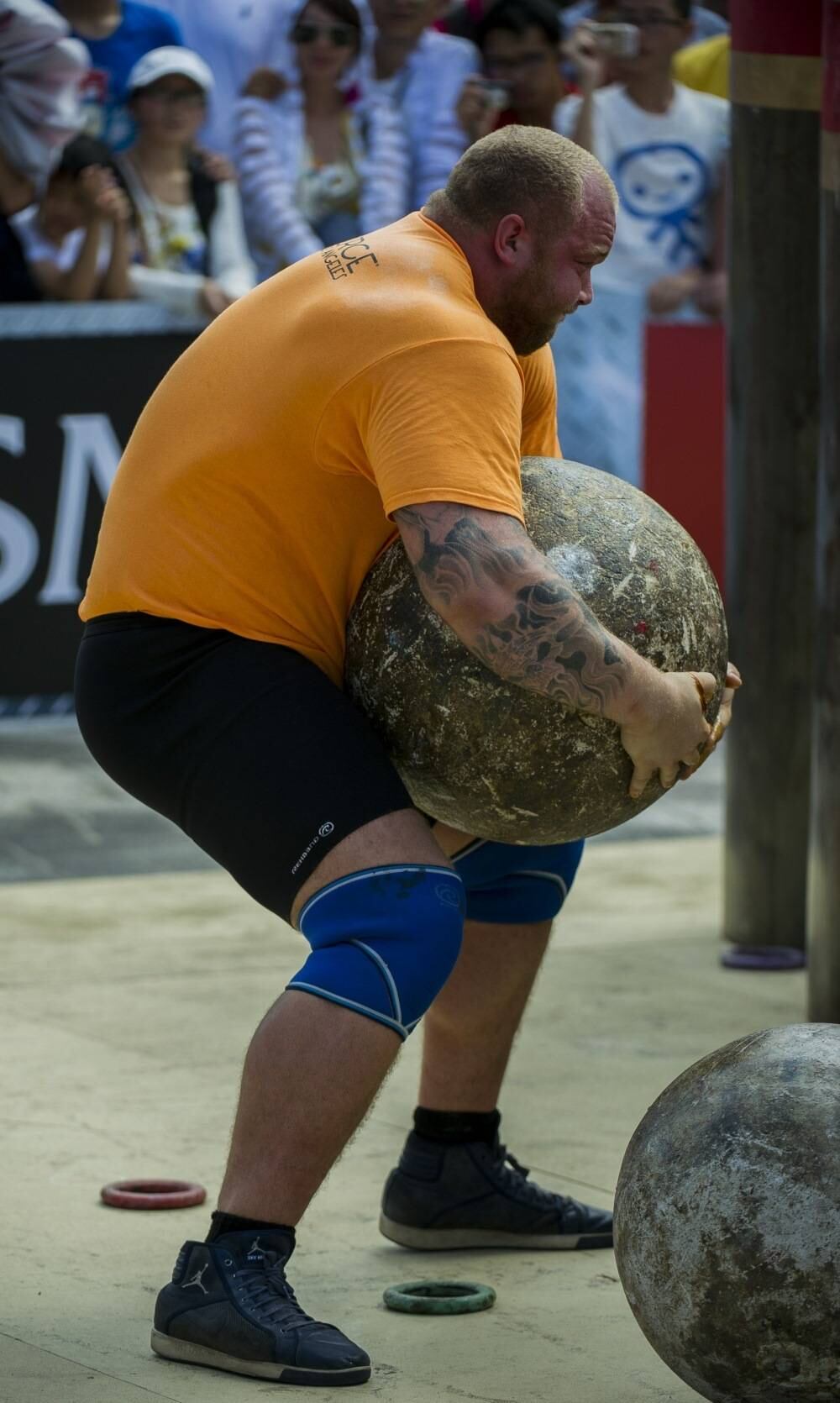 Antes de tentar a sorte nas telonas, Hafthor Bjornsson quase
foi parar na NFL, a famosa liga de futebol americano