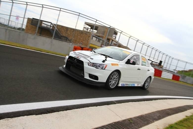 O câmbio sequencial de seis marchas, por sua vez, proporciona trocas rápidas e precisas ao modelo