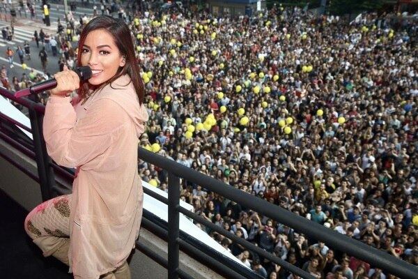 O show da "Poderosa" funkeira carioca aconteceu no segundo andar da nova academia
