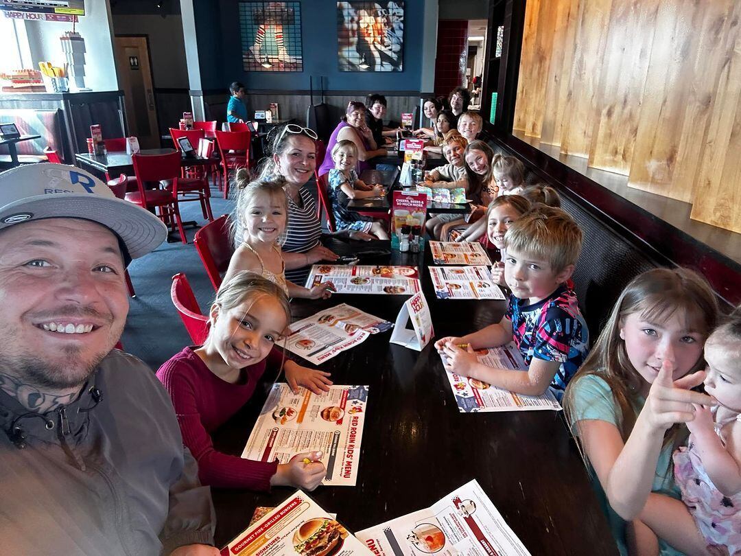 "Na hora das refeições, arrumo todos os pratos em filas para as diferentes faixas etárias, para poder distribuir facilmente o tamanho das porções", exemplificou Desiree
