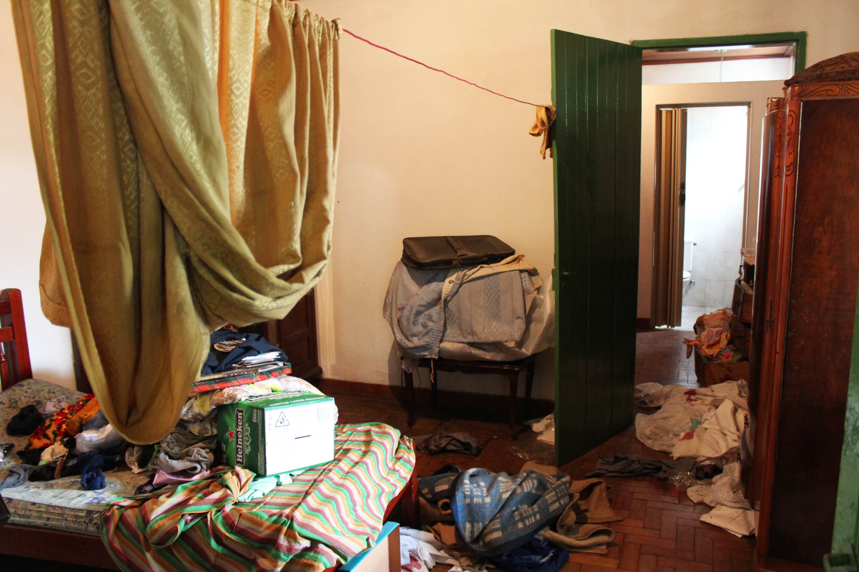 Casa das vítimas estava completamente revirada