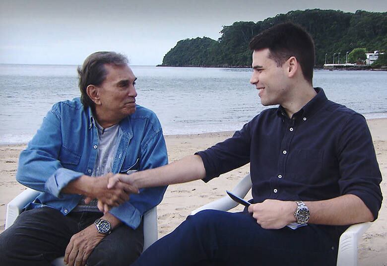 Além da matéria, Dedé
Santana estará ao vivo, no palco do Domingo Show, e terá surpresas de aniversário
que prometem emocioná-lo! O programa começa às 11h deste domingo (15), não perca!