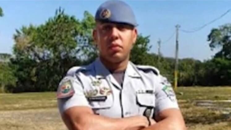 Testemunhas contaram que o policial começou a provocar Leandro e os amigos em uma das mesas, chegando até a tomar uma das bebidas. O lutador acabou imobilizando Henrique 