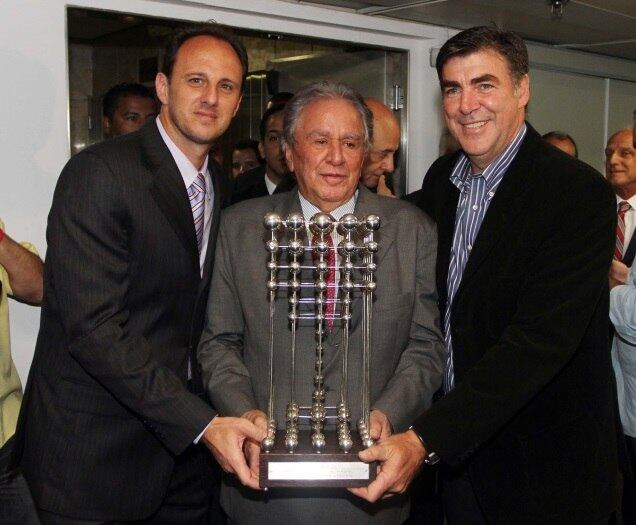 O futebol brasileiro está mais triste. Morreu nesta quarta-feira, 9 de dezembro, Juvenal Juvêncio, ex-presidente do São Paulo

Leia mais: Ex-presidente do São Paulo morre aos 81 anos