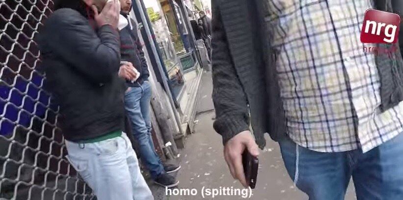 Klein continuou o seu caminho para receber novamente cuspidos, desta vez o seu agressor era um homem. Os vídeos do formato "10 horas em.." tem viralizado na internet por denunciar preconceitos na sociedade. Em entrevista, o jornalista mencionou que apesar dos ataques, ele não foi agredido fisicamente e que houveram pessoas que o defenderam, mas que as imagens não aparecem no vídeo