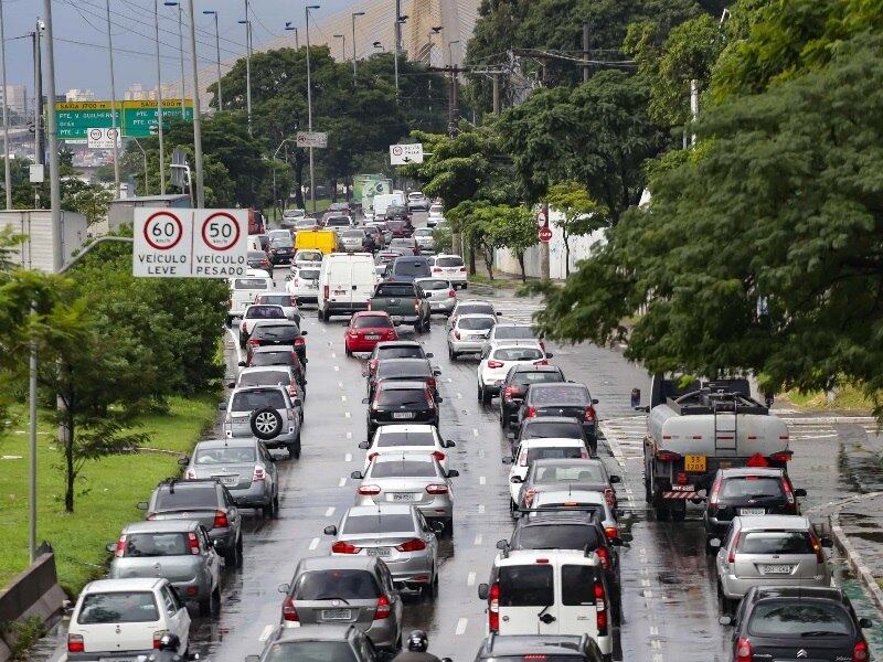 Doria aumentou o limite de velocidade das marginais no começo deste ano