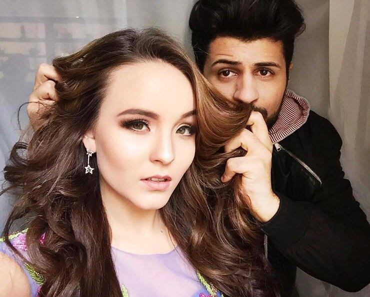 Larissa Manoela surgiu com visual de diva