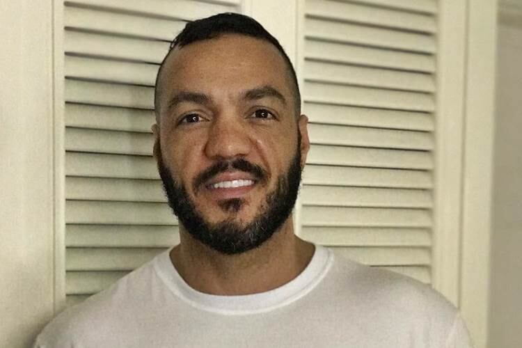 E na cadeia Belo também não abandonou a música. Por lá, ele era requisitado para cantar em cultos de uma igreja evangélica que funcionava dentro da Penitenciária Ary Franco, o que manteve ele conectado com a arte e o fez cria um vínculo religioso. Belo cumpriu 4 dos 6 anos de prisão e teve a pena extinta pela Justiça em 2010