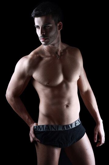 Nos últimos anos, o Distrito Federal tem revelado campeões de concursos de beleza. Representantes locais já venceram concursos de Mister Brasil, Mister Continente Del Mundo e Mister Gay Brasil. 
Um deles é Anderson Tomazini de Brito, de 24 anos, que foi eleito o Mister Continente Del Mundo 2013. Ele representou o Brasil na disputa, que foi realizada em abril deste ano, no Peru.Veja aqui os bonitões de sucesso do DF.