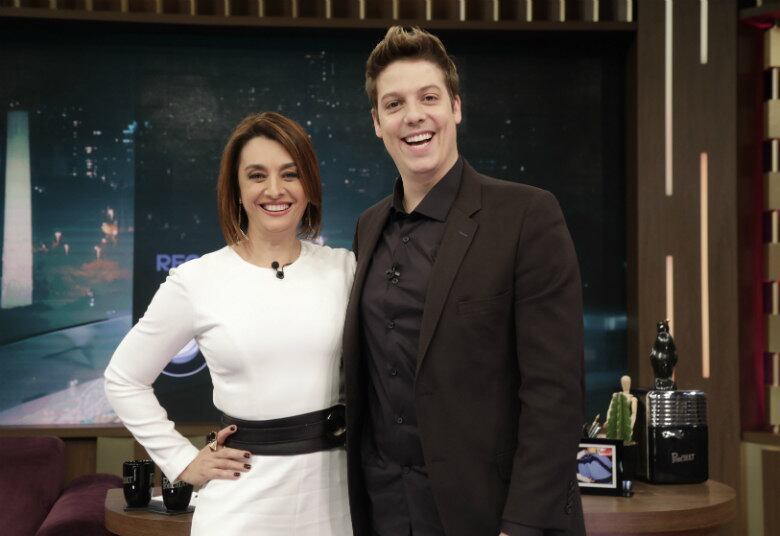 O Programa do Porchat desta terça-feira (4) recebe a apresentadora Catia Fonseca. Convidada para substituir Ana Maria Braga no programa "Note e Anote", no final dos anos 1990, Catia lembra com carinho e gratidão de sua passagem pela Record TV, em entrevista especial de aniversário de 65 anos da emissora