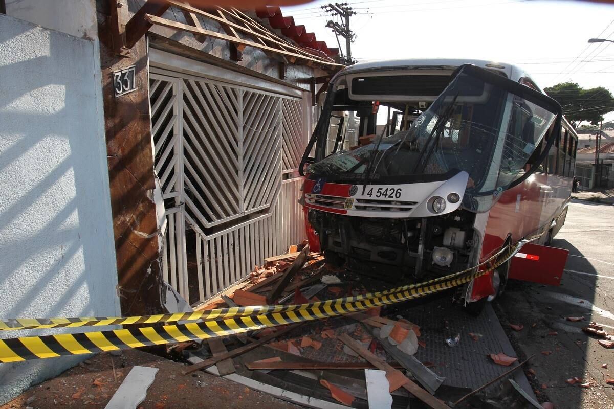 Uma grávida estava entre as vítimas; ela sofreu contusão em uma das pernas e foi levada para o hospital