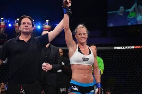 Holly Holm foi descartada publicamente por Dana White