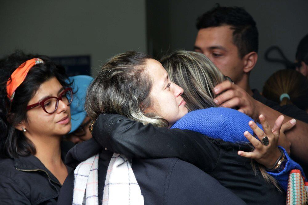 O clima de dor e desespero daqueles que perderam amigos e parentes pairava no ar na porta do IML