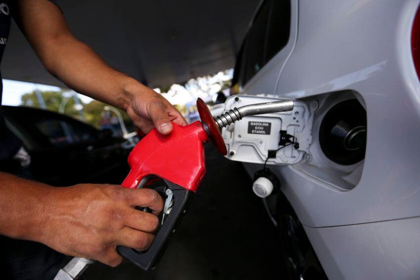 Valor médio da gasolina recuou em 16 Estados