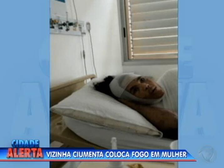 Ana Carolina ficou com 45% do corpo queimado e passou 34 dias no hospital. Veja na reportagem
+ Quer ver tudo o que rolou no Cidade Alerta? Veja a íntegra no R7 Play