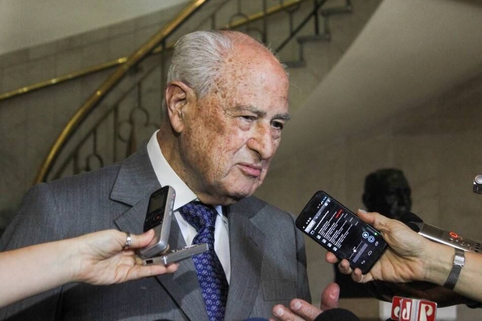 O presidente do Conselho de Administração do Bradesco, Lázaro de Mello Brandão, chega ao velório de Ermírio de Moraes para prestar as últimas homenagens